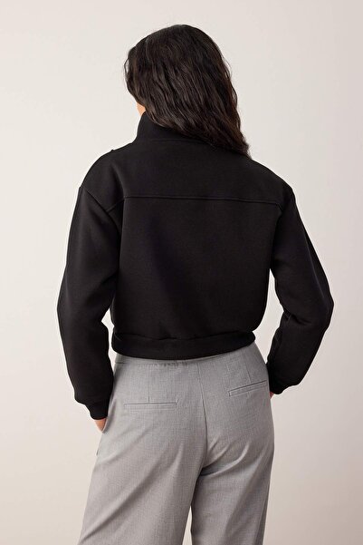 Trendyol Collection Hanorac negru, gros, cu fleece în interior, cu guler înalt, cu fermoar pe jumătate, tricotat, crop, TWOAW26SW00233