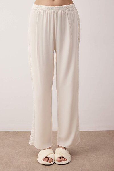 Trendyol Collection Ecru csipke részletesen kidolgozott viszkóz szőtt pizsama szett THMAW26PT00103