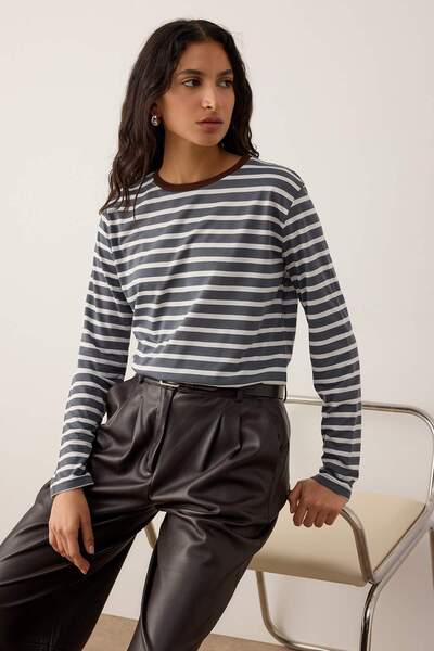 Trendyol Collection Anthracite-Ecru Striped Relaxed Fit Crew Neck Colorful Ribbed Knitted T-Shirt Twoaw23Ts00026