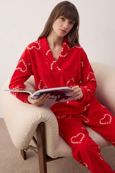 Trendyol Collection Piros szív polár téli kötött pizsama szett THMAW25PT00058