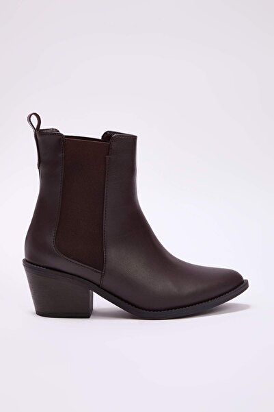 TRENDYOL SHOES Γυναικείες μπότες με τακούνι καουμπόικο μπλοκ με λεπτομέρεια από καουτσούκ σε σκούρο καφέ χρώμα TAKAW25BO00034
