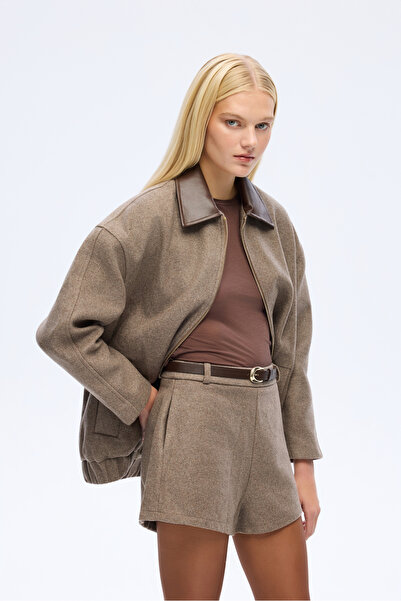 Quzu Kemerli Kaşe Mini Şort Vizon