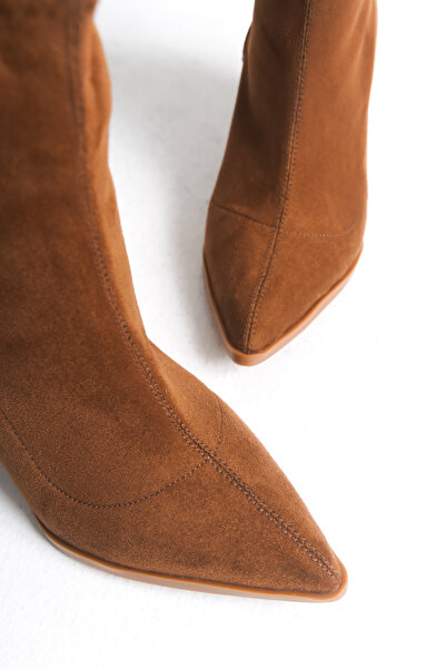 BB Boutiques Kadın Sivri Burunlu Fermuarlı Streç Kalın Topuklu Bot