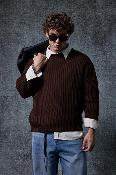 ablukaonline Мъжки пуловер с голям размер в тъмнокафяво