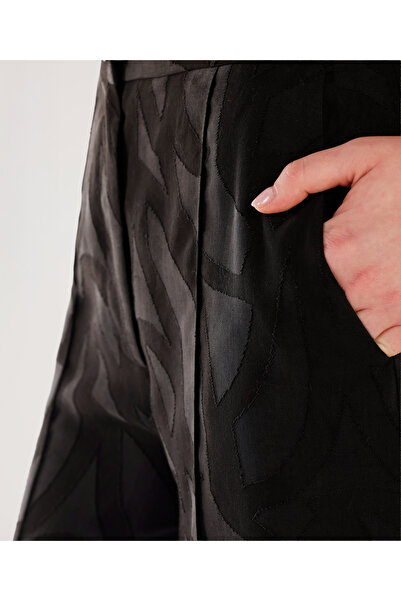 Yargıcı Nervür Detaylı Pantolon