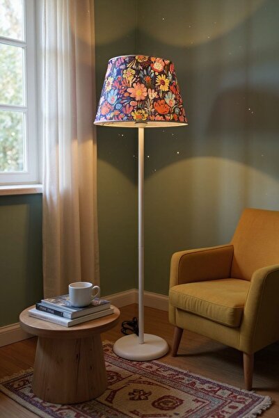 Ömür Avize desenli konik şapkalı beyaz ayaklı lambader