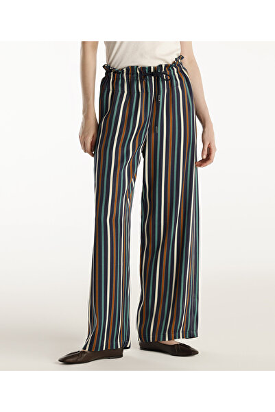 Yargıcı Bel Detaylı Pantolon