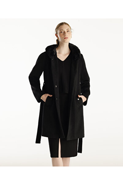 Yargıcı Kapüşon Detaylı Palto