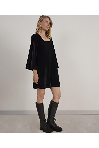 Yargıcı Kare Yaka Elbise