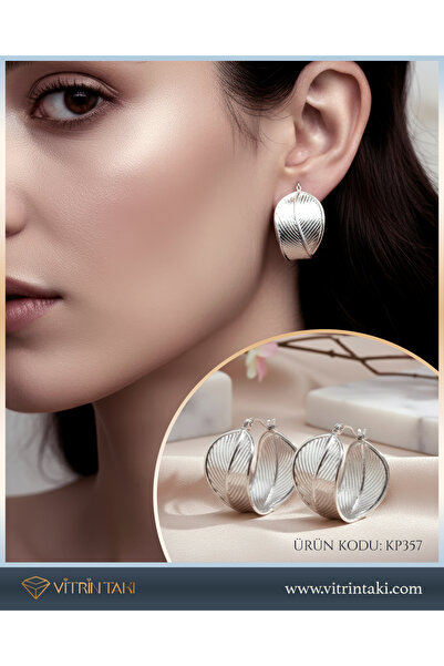 Çelik Yaprak Figürlü Gümüş Renk Küpe