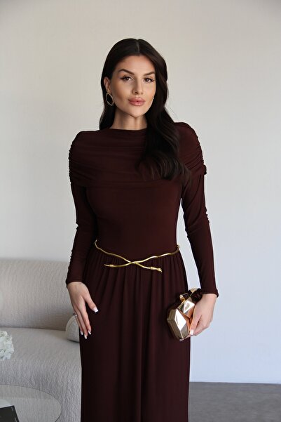 Julidress Μακρύ φόρεμα με κορδόνια με χρυσή μεταλλική ζώνη με γιακά σάλι Bitter Brown