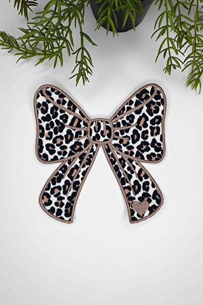 decofav Kurdele Şeklinde Zarif Leopar Desenli Nakışlı Kokteyl Peçetesi 1 Adet