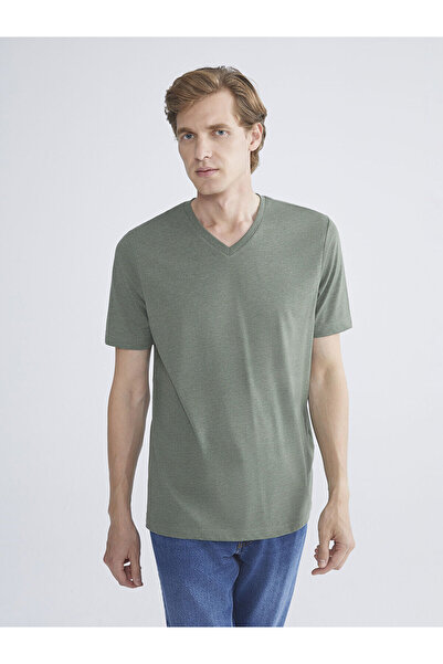LC Waikiki Ανδρικό μπλουζάκι Özmarka New Season με λαιμόκοψη V από χτενισμένο...