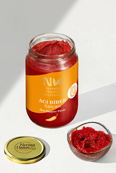 Nermin Hanım Zeytinliği Acı Biber Salçası (675gr)