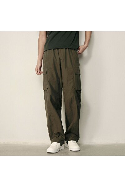 Giordano Men's Nylon-Cotton Plain Weave Regular Fit Pant | Korea Collection