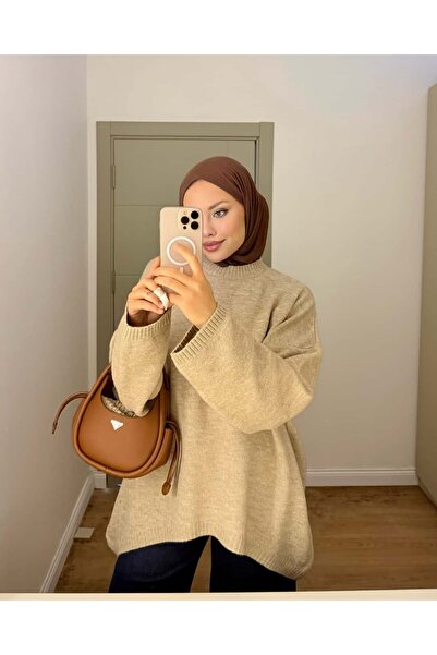 müqofficial سترة تريكو بقصة غير متماثلة قصة فضفاضة من هازل - كريمي