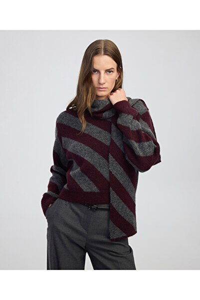 İpekyol Atkılı çizgi desen triko