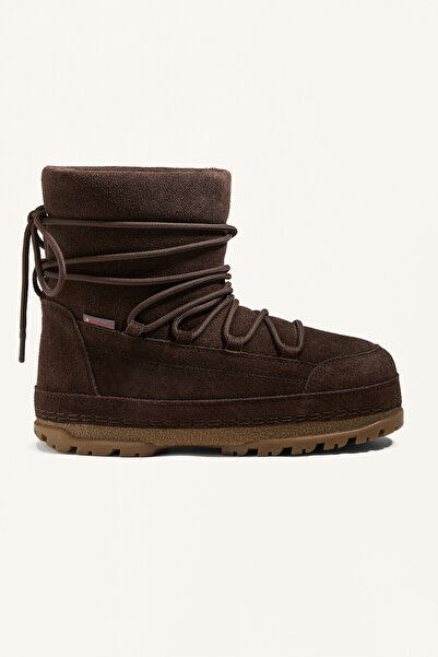 Oysho حذاء تقني من الجلد المنقسم برباط