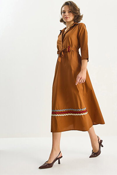 Bianco Lucci Γυναικείο φόρεμα πουκάμισο με λεπτομέρεια κέντημα και λουράκι με ζώνη 8490 60284072