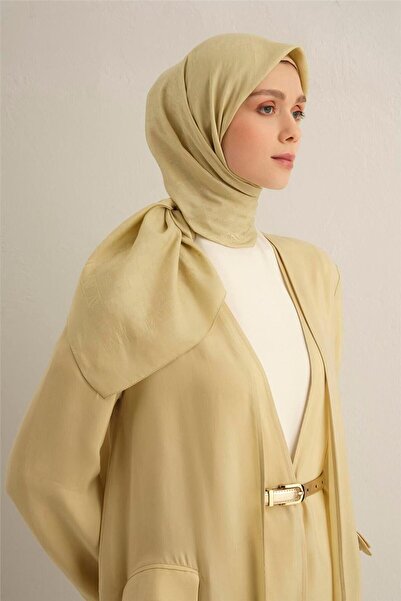 Armine وشاح عصري بنمط تصميم أنيق باللون الأصفر