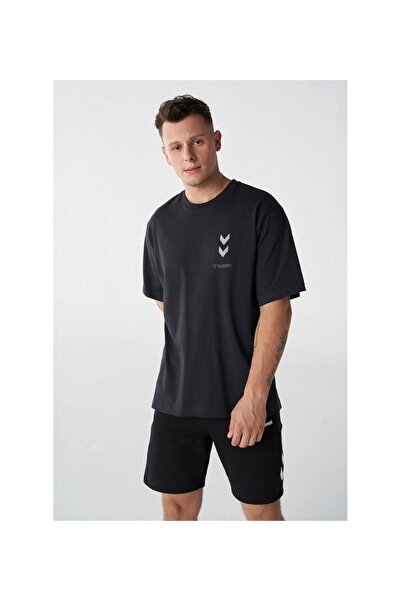 hummel 911799 Siyah Erkek Fınny Oversize Bisiklet Yaka Logolu Şevron Baskı %1...