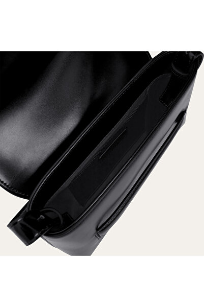 Mudo Front Closure Shoulder Bag