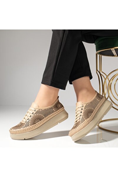 BMoD Pantofi casual bej pentru femei din piele, cu șireturi și perforații MOD...