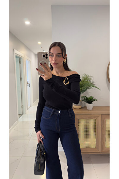 BİRCANÇİL Bluză Tera neagră cu un singur umăr, cu detaliu de cataramă aurie d...