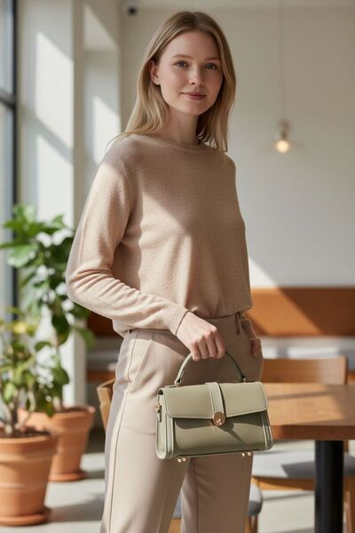 GIG حقيبة يد وكتف بتصميم صندوق مع تفاصيل قفل