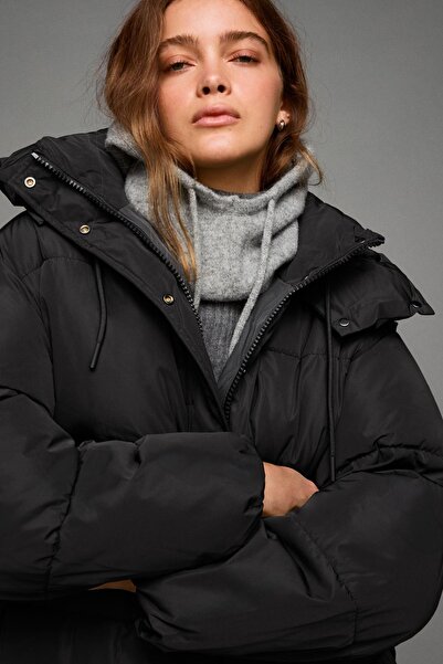 Bershka Uzun kapüşonlu şişme mont