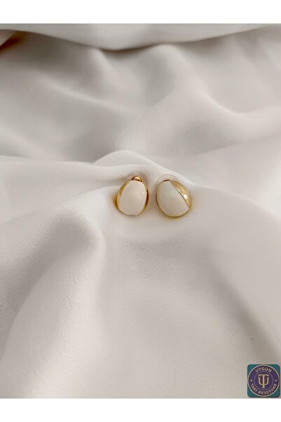 uyguntakıaksesuar أقراط بيضاء بيضاوية بسيطة - أناقة عصرية مع تفاصيل ذهبية
