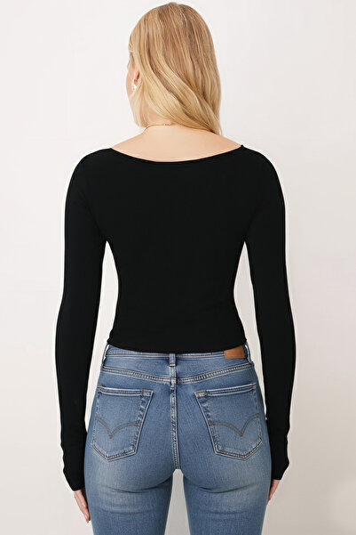 armonika Γυναικεία μπλούζα με μαύρη πλαϊνή συσφίξη και ασύμμετρη κοπή μπροστά ARM-26K135011