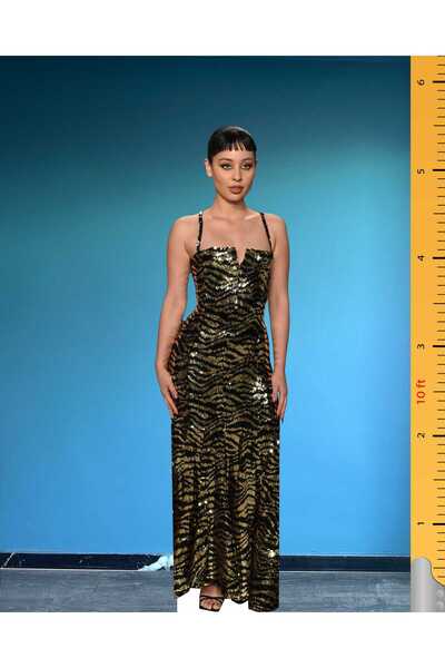 dakik reklam Alexa Demie Tam Boy Ayaklı Plastik Maket