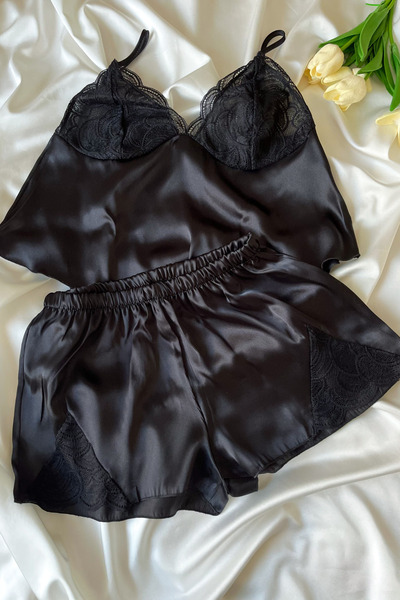 Lola Of Shine Siyah Saten Dantel Detaylı Şortlu Gecelik Takımı