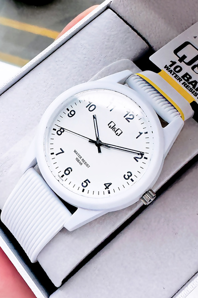 Q&Q Original Men's Wristwatch 10 Atm Water Resistant White Color Silicone Band - Gift Bracelet Qqe2002C5