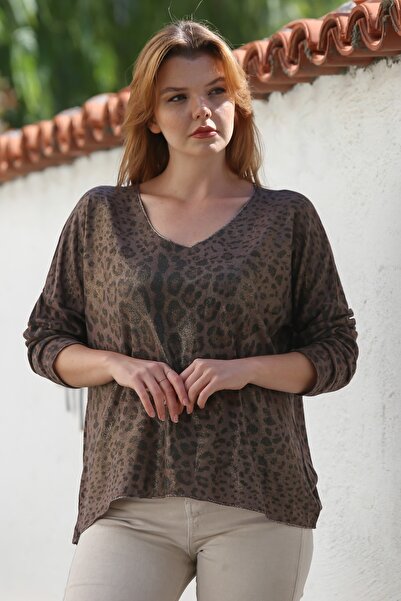 Chiccy Ιταλική καφέ μπλούζα με λαιμόκοψη σε σχήμα V με μακρύ μανίκι με λεοπάρ στάμπα με λεπτό γιακά και κορδόνι από λουρέξ στο άκρο της φούστας 68 65