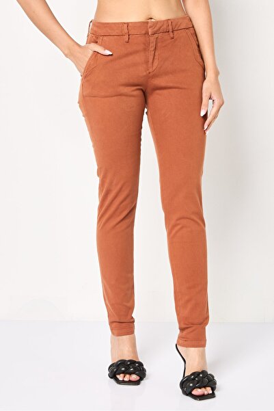 Reiko بنطلون تشينو سادة بقصّة عادية للنساء، بني