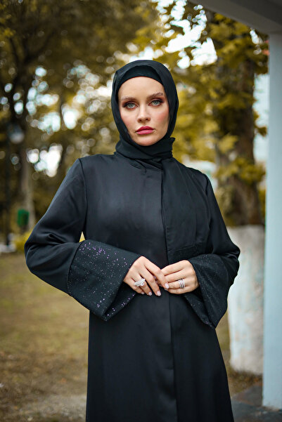 HARİKA WEAR عباية بظهر من التول اللامع باللون الأسود - عباية