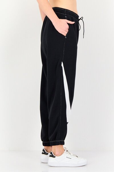 Nike Women Standard Fit Outdoor Sweatpants, Black