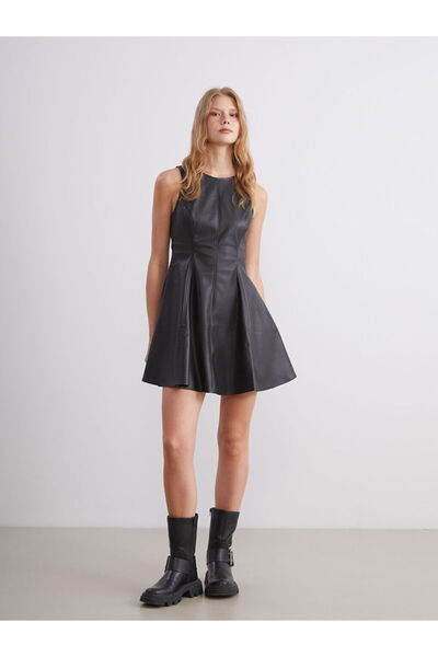 LC Waikiki XSIDESiyah Bisiklet Yaka Deri Görünümlü Peplum Mini Elbise
