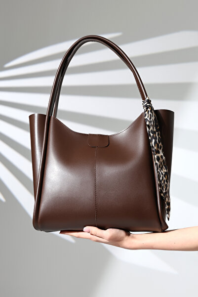 Encool حقيبة كتف نسائية بتفاصيل وشاح بنقشة الفهد البني |   حقيبة كتف كبيرة الحجم مناسبة للاستخدام اليومي