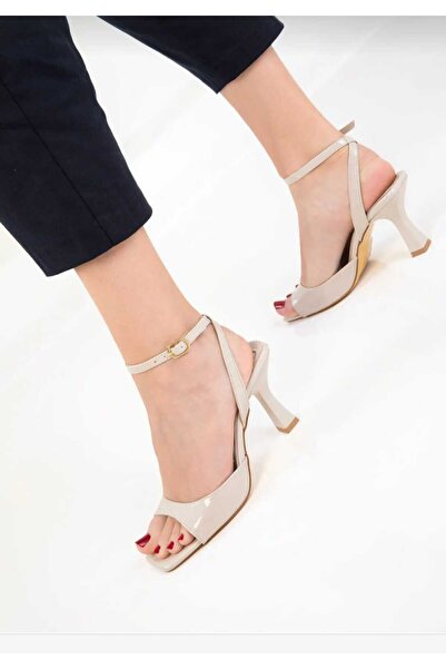 Zenvea Dai̇sy Women's Beige Patent Leather Heeled Ankle Strap Shoes A026 K101