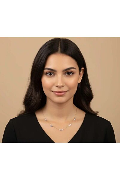 Twenty Eight قلادة من حجر الزركون بقطع مثلث