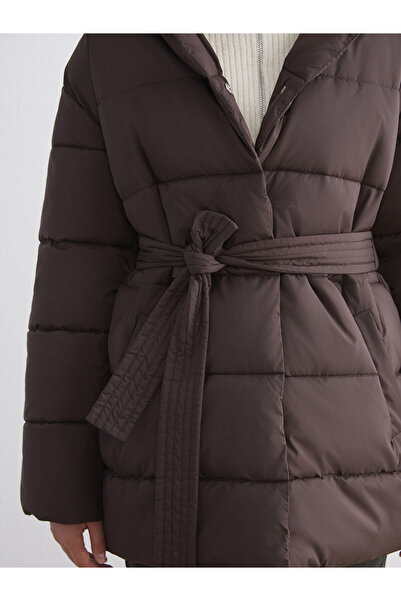 LC Waikiki Kapüşonlu Beli Kuşaklı Kadın Şişme Mont