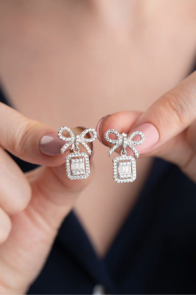 SAKLI TAKI 925 Ayarr Gümüş Fiyonklu Baget Küpe