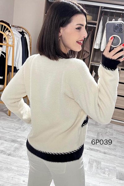 Vaveyla Cream V-Neck Pearl Button Pocket Women's Knitwear Cardigan