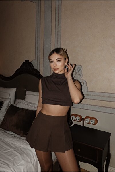 Babushka Кафяви плисирани къси панталони