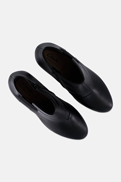 CLARKS Women Standard Fit Ambys Rise Up Zipper Closure Ankle Boots, Black