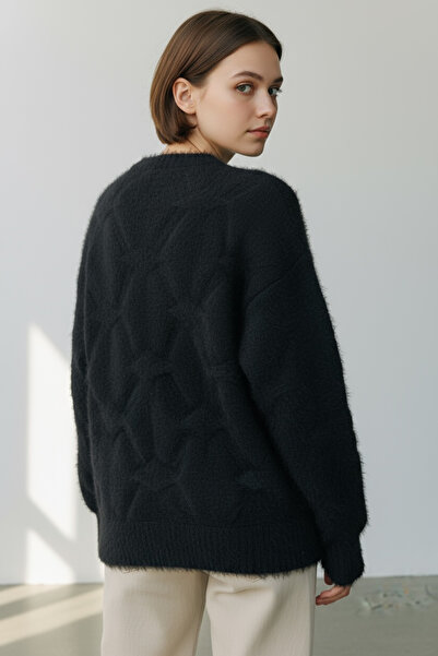 NEWCO Pulover din tricot O supradimensionat cu textura moale, decorat cu perle – decolteu rotund, croiala confortabilă