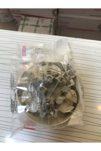 ELBİ SIVA ALTI 3 LÜ TOPRAKLI PRİZ KREM RENK